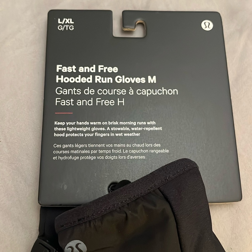 Lululemon Fast and Free Hooded Run Gloves 
L/XL - BRAND NEW WITH TAGS!